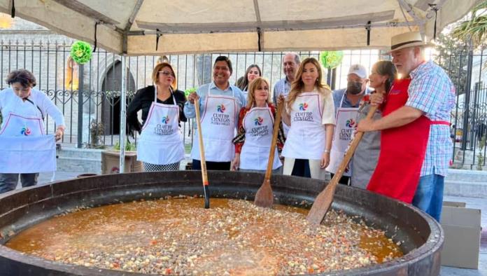 Múzquiz: Visita Tania Flores a Cuatro Ciénegas