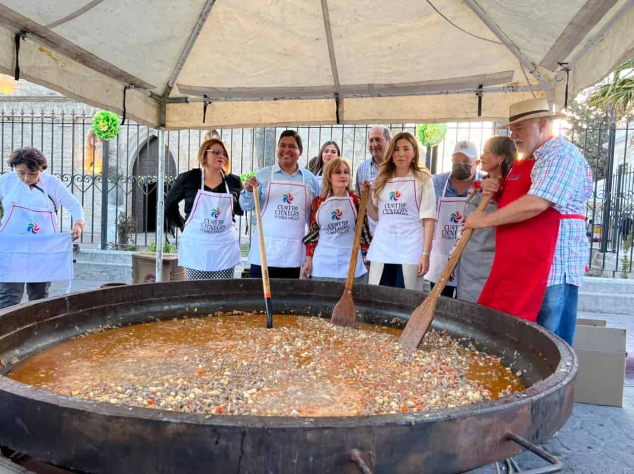Múzquiz: Visita Tania Flores a Cuatro Ciénegas