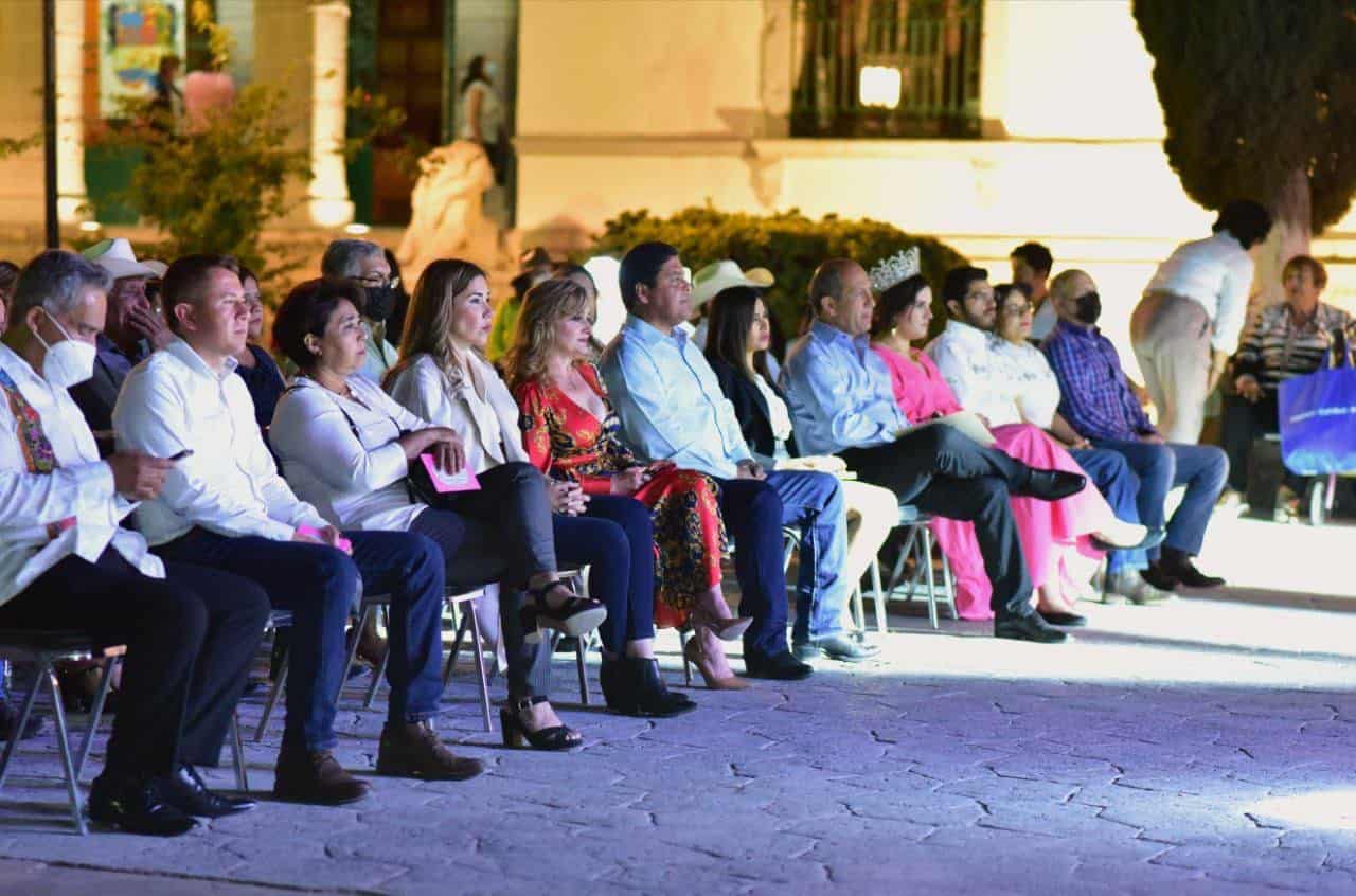 Múzquiz: Visita Tania Flores a Cuatro Ciénegas