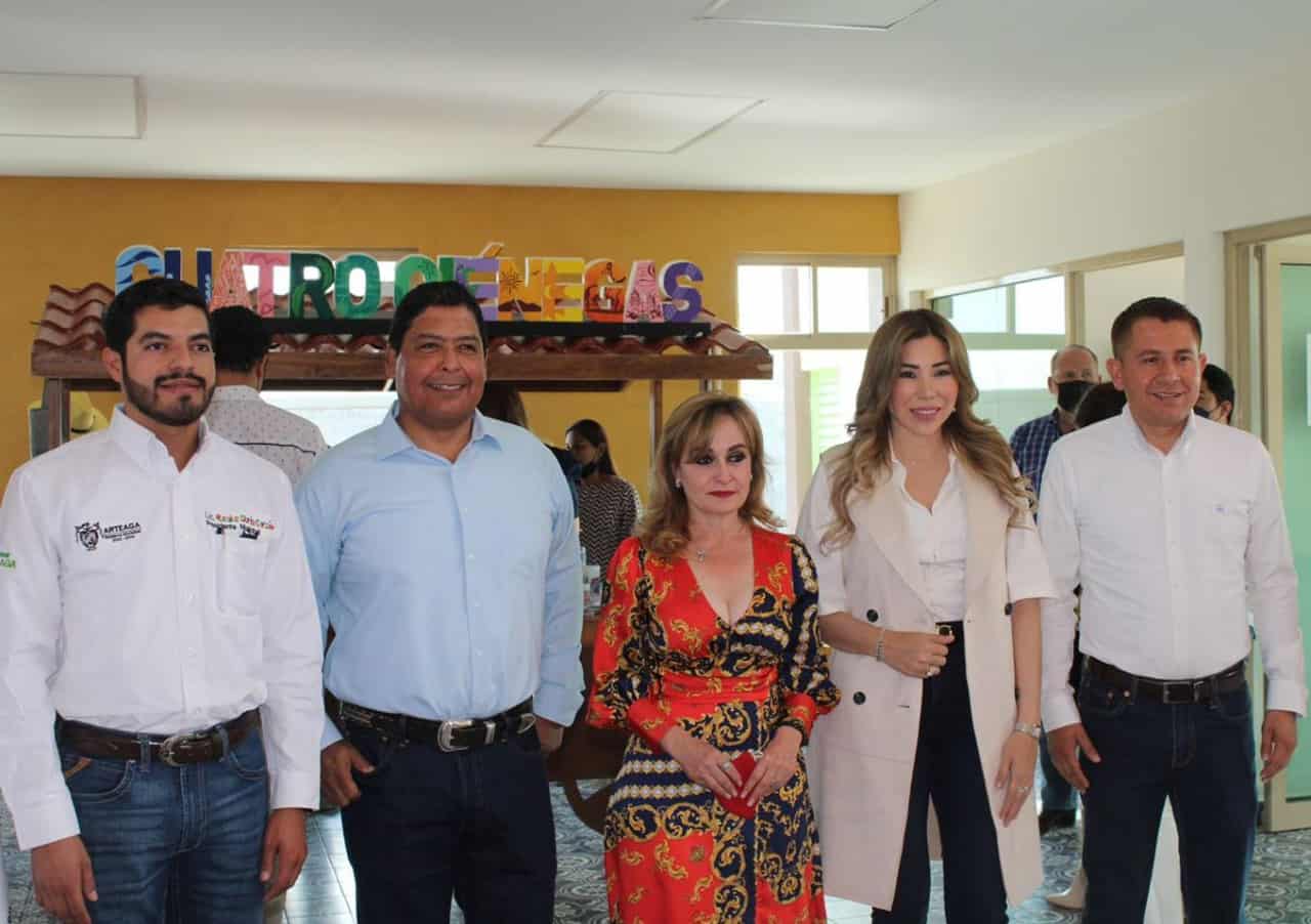 Múzquiz: Visita Tania Flores a Cuatro Ciénegas