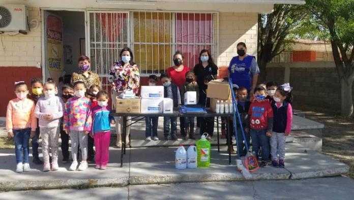 Donan insumos a jardines de niños
