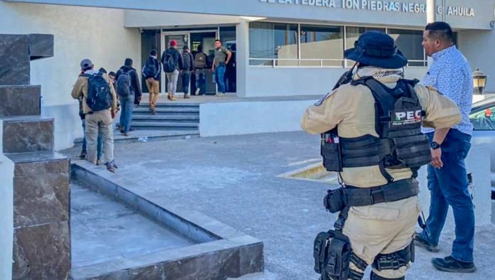 Aseguran a 20 migrantes