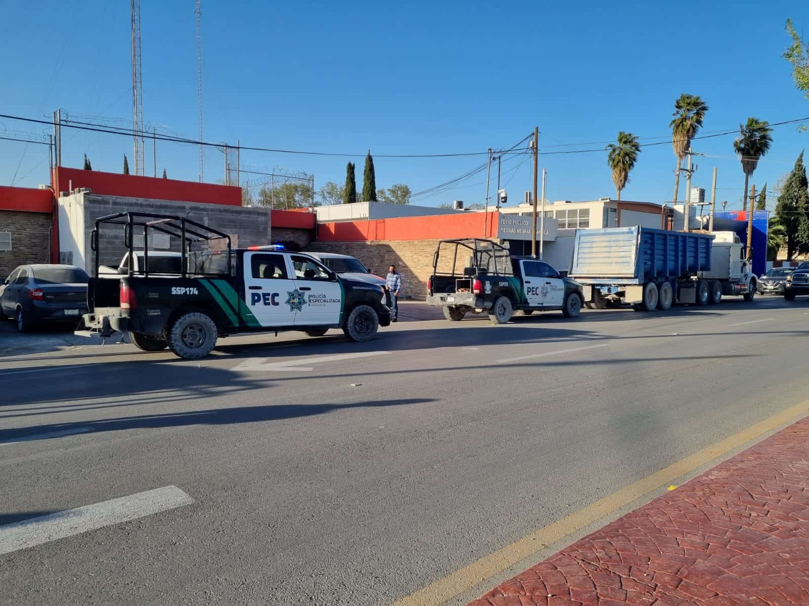 Aseguran a 20 migrantes