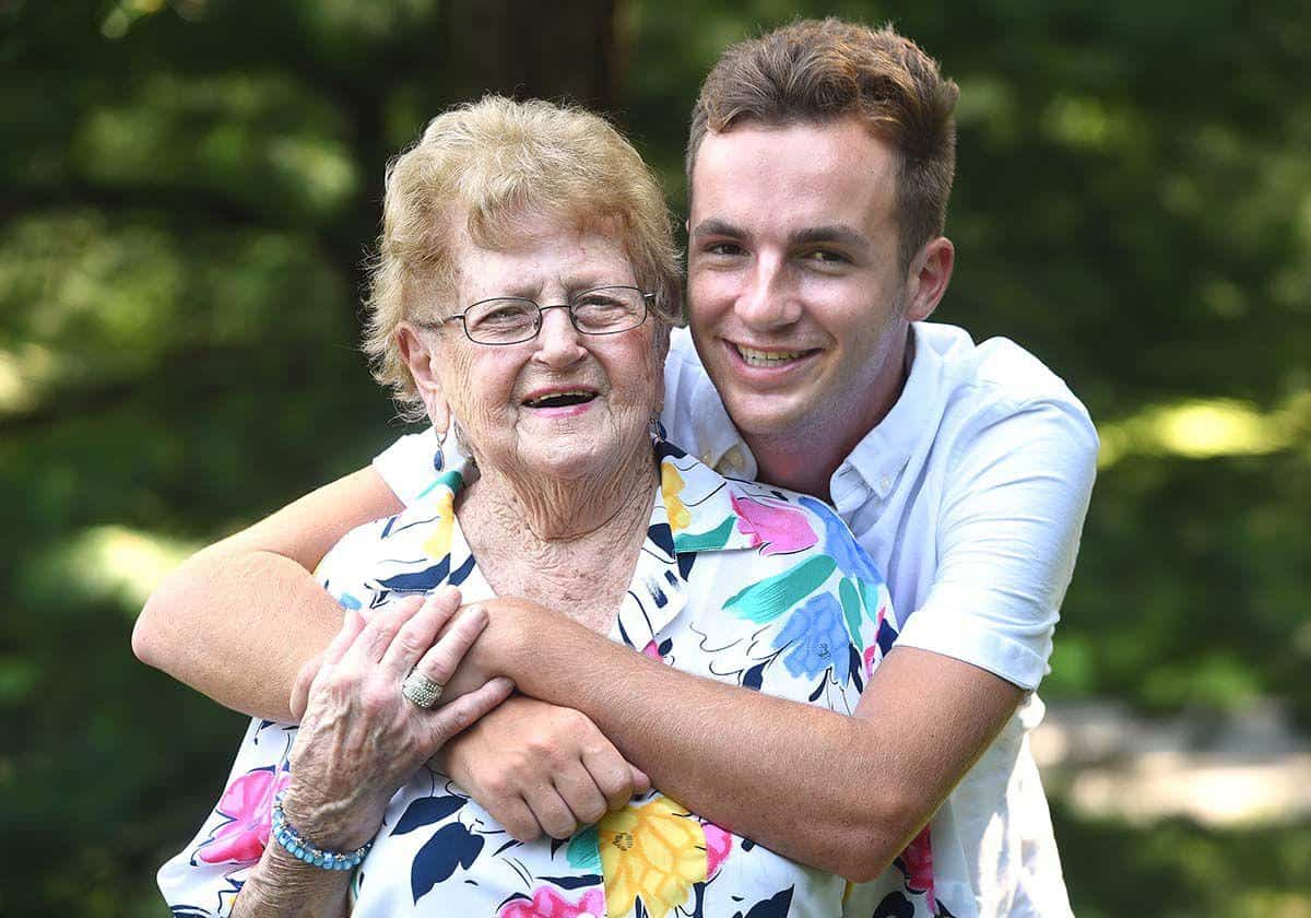 Abuela, de 92 años, comparte una divertida lista de REGLAS para su funeral