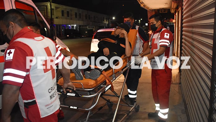 Hallan a borracho tirado en la calle