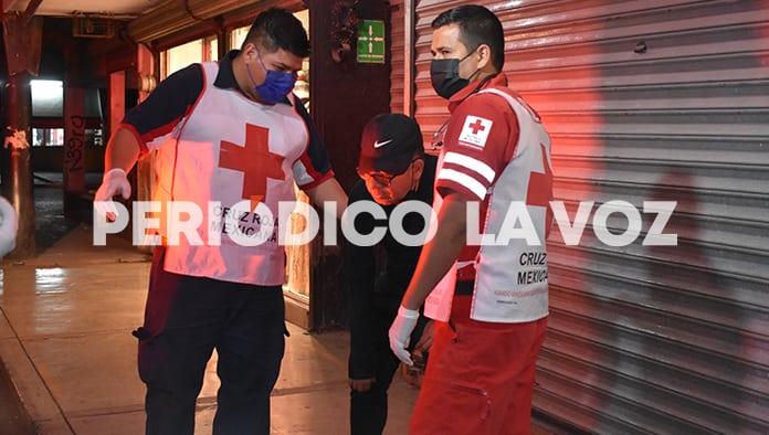Hallan a borracho tirado en la calle