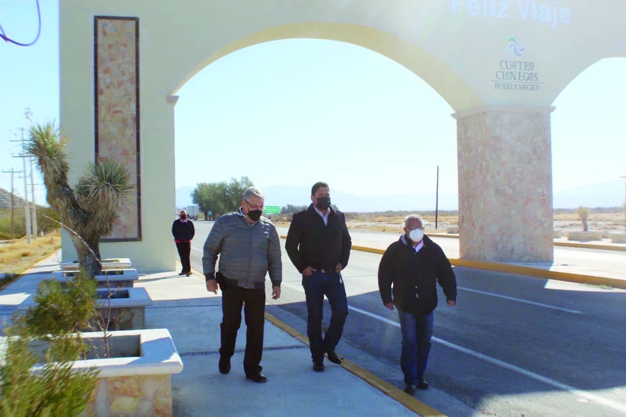 Iluminan Arco de Bienvenida en el Pueblo Mágico