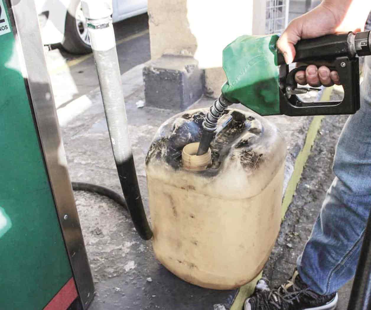 Hasta 12 mil pesos daños por gasolina contaminada