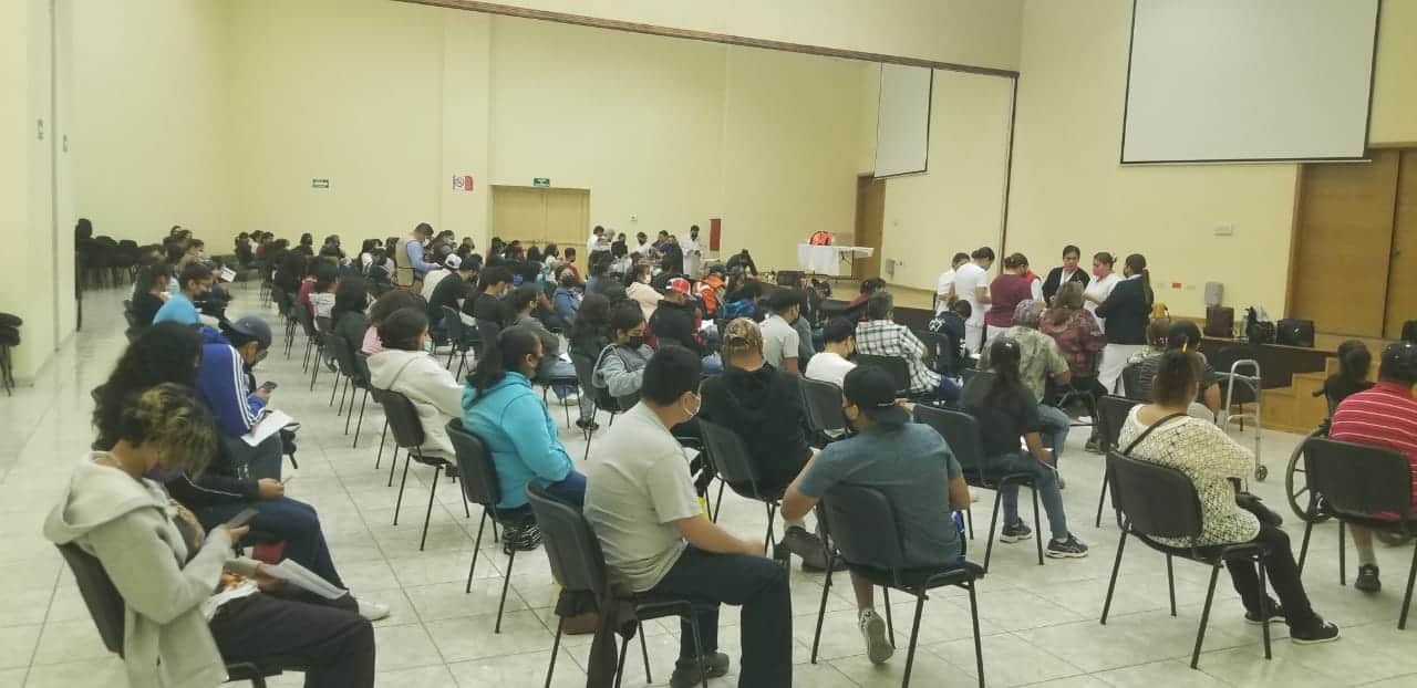 Vacunan a mil 320 jóvenes