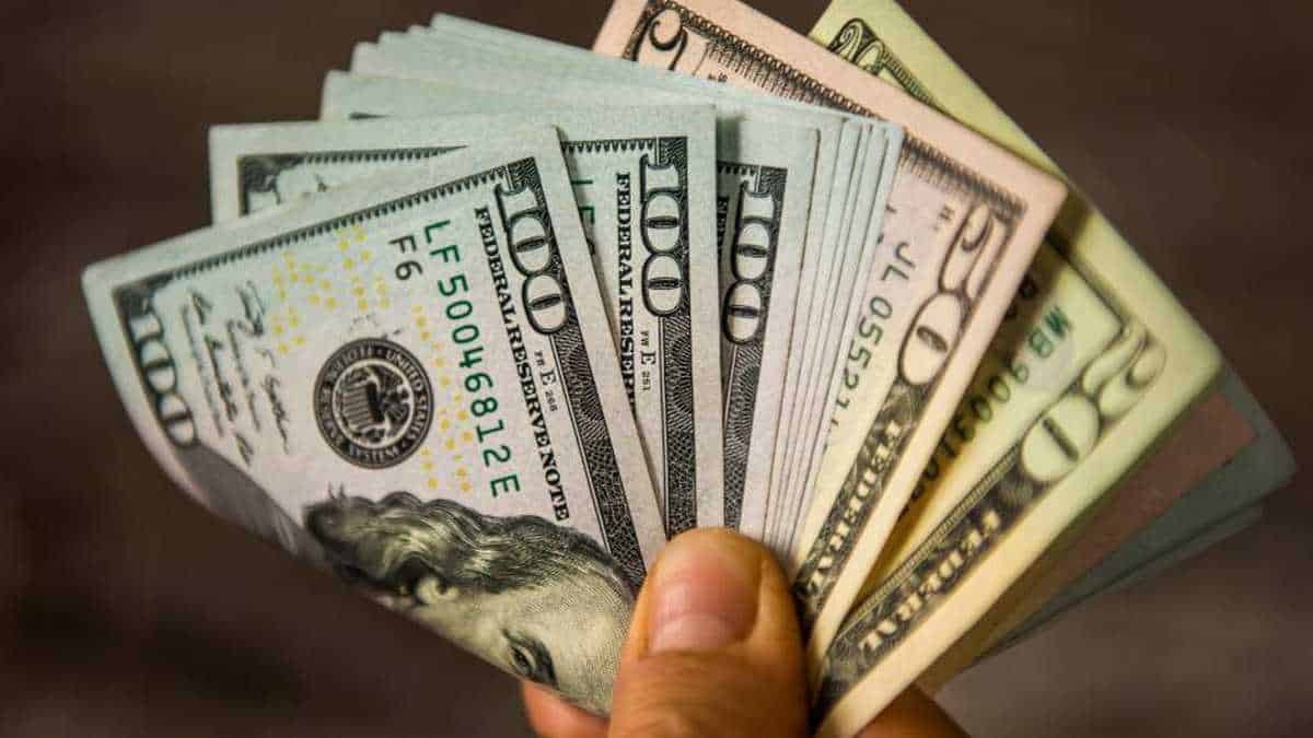Roban $1 millón de dólares de dinero falso para películas