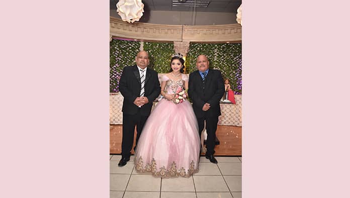 Jaqueline baila su primer vals