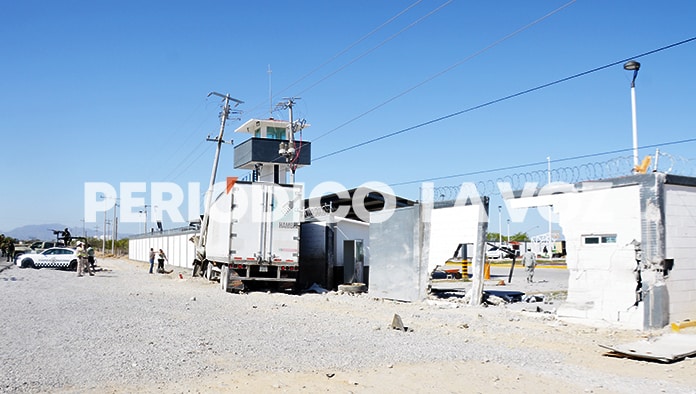 Boquetea tráiler barda de la Guardia Nacional