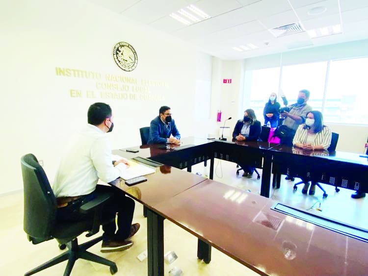 La denuncia de los dirigentes del Acción Nacional la recibió Rodrigo Paredes Lozano, vocal secretario de la Junta Local de INE en Coahuila.
