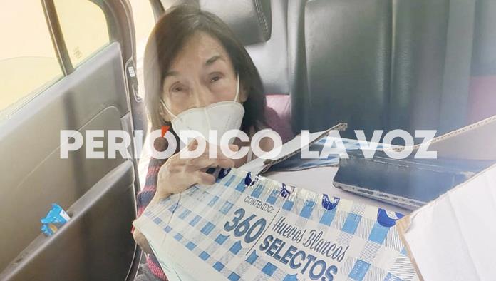 Lanzan a ancianita a la calle
