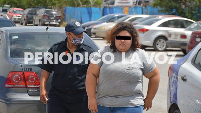 Cachetea a su madre