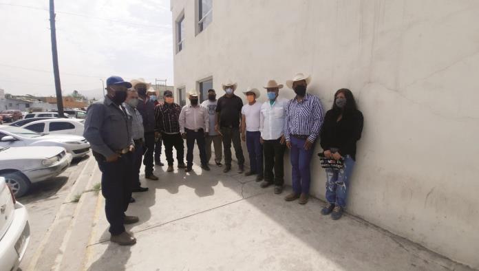 Denuncian robo de ganado en el Huizachal