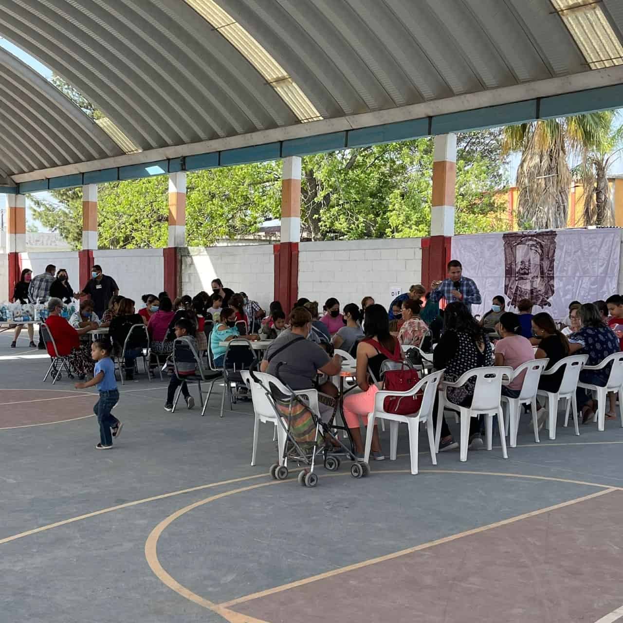 La comunidad de la 16 de Abril recibió diversos servicios municipales.