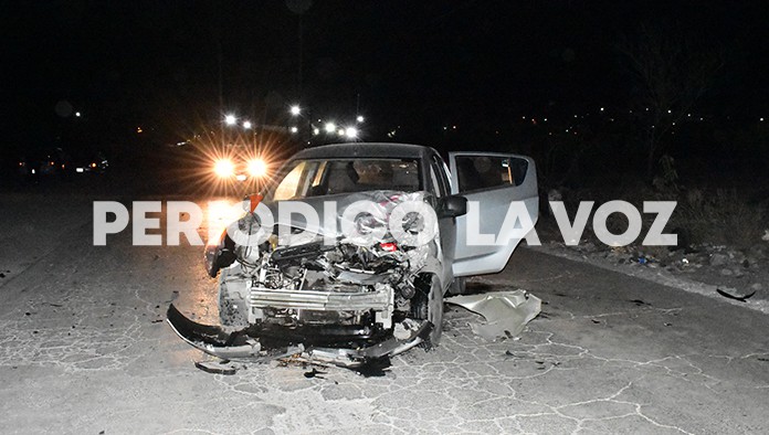 Dos personas lesionadas, considerables daños y un detenido fue el saldo del accidente.
