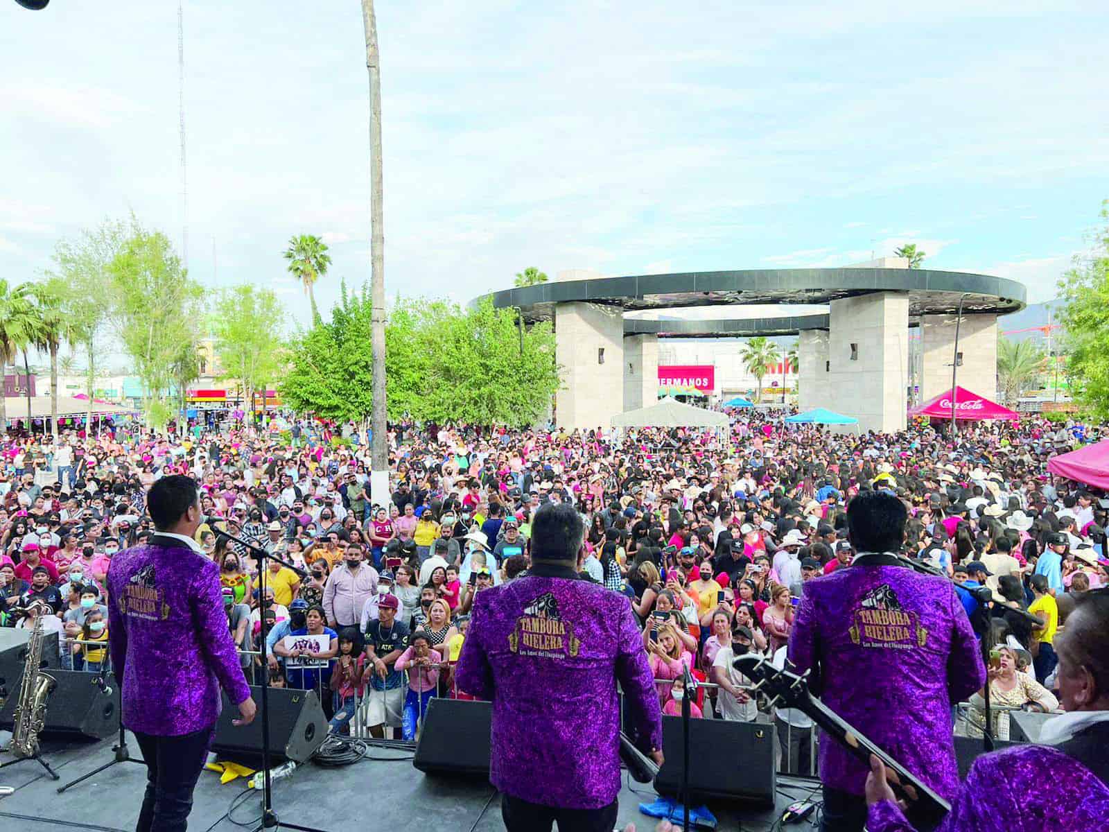 Majestuosa lució la plaza luego de dos años de no tener eventos masivos.