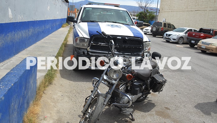 Roba motocicleta fuera de notaría