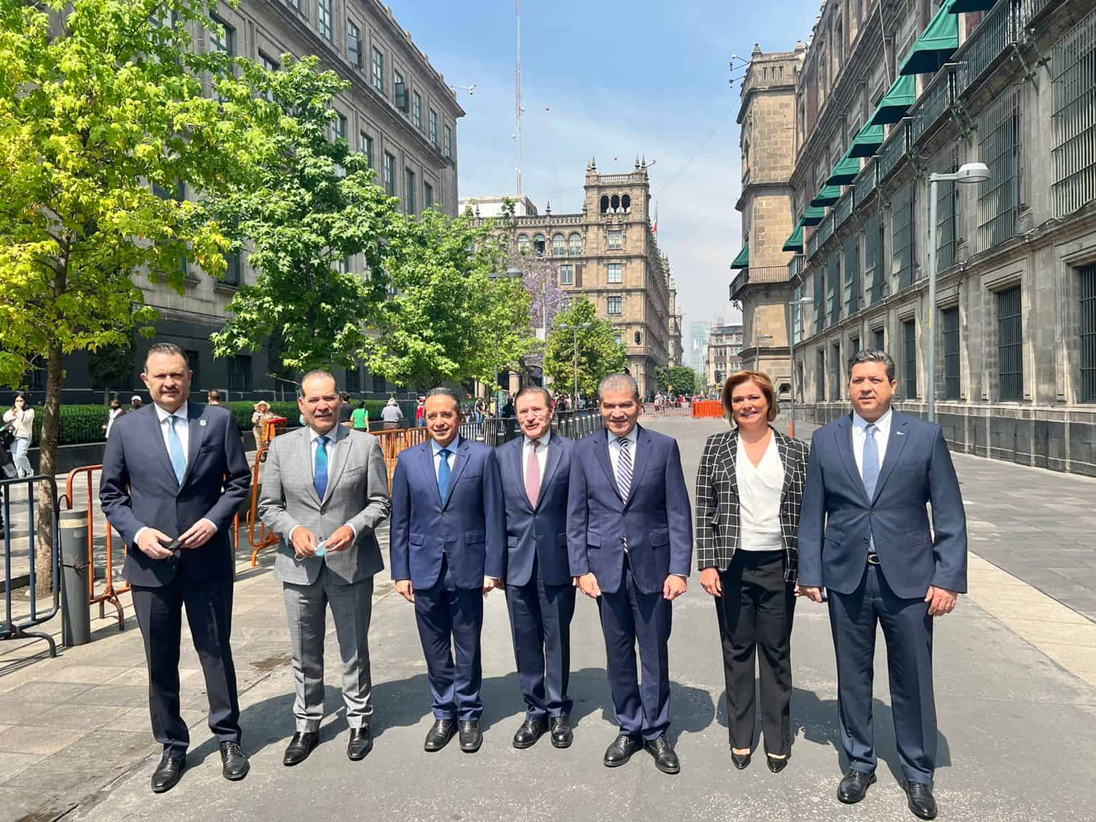 Asiste MARS a reunión de gobernadores con el presidente de México.