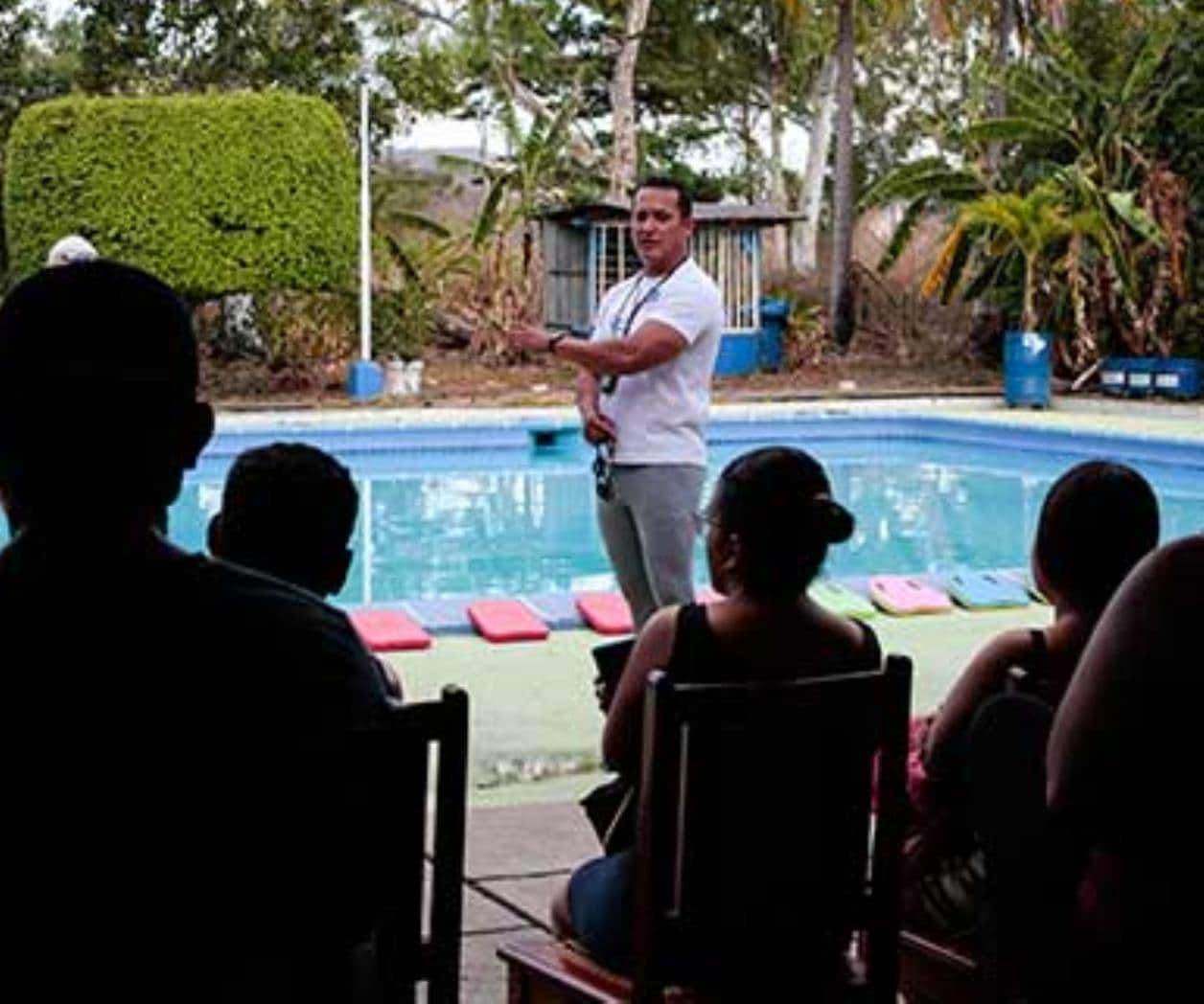 Dan clases para cruzar el Rio Bravo en Nicaragua