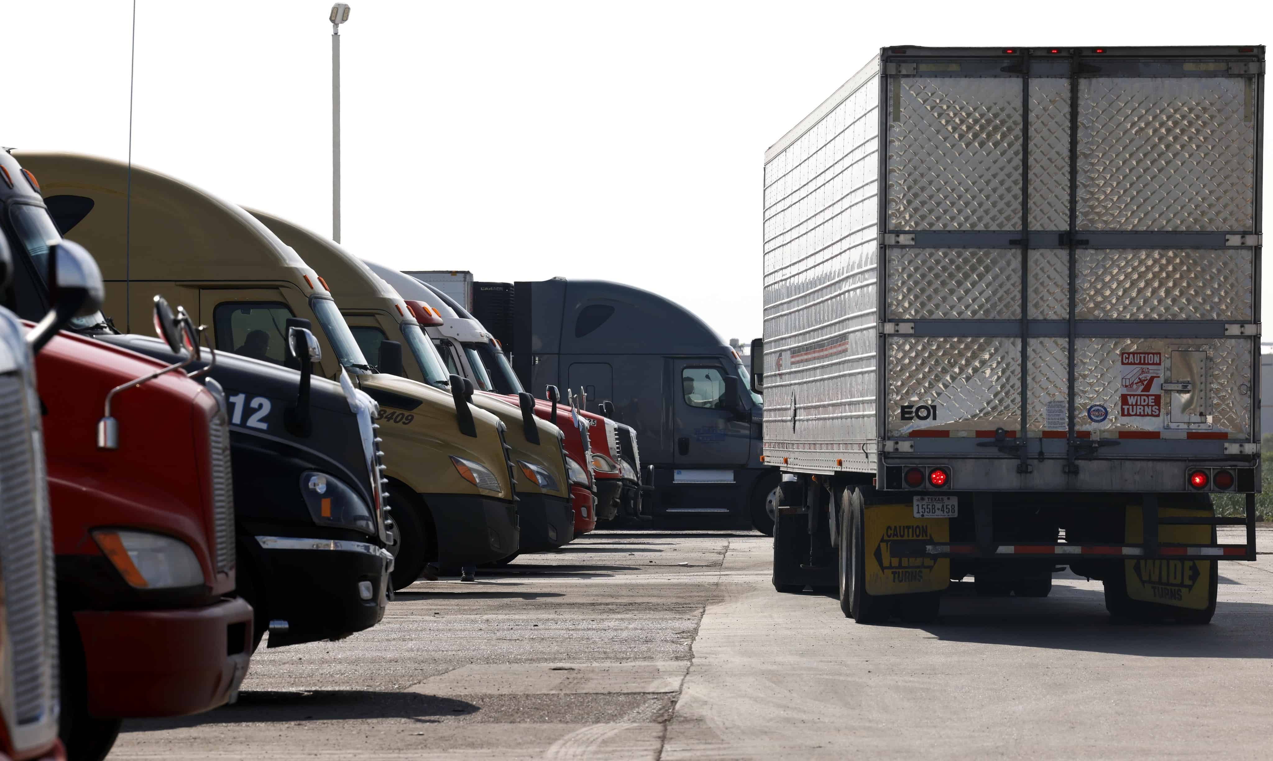 Casa Blanca culpa al bloqueo texano por subida de precios