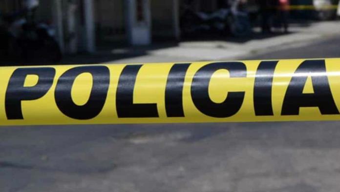 Balean a bebé de un año, en los brazos de su mamá