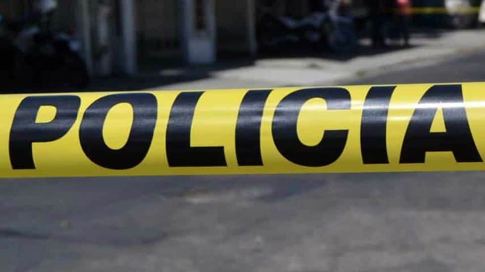Balean a bebé de un año, en los brazos de su mamá