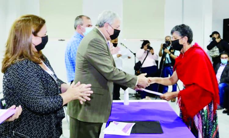 Un total de 170 alumnas y alumnos se graduaron del Centro de Desarrollo Laboral y Artístico.
