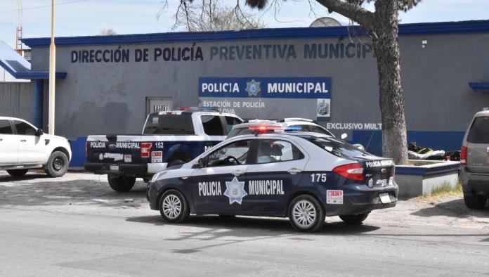 Acusan a policías de extorsionar a paisanos