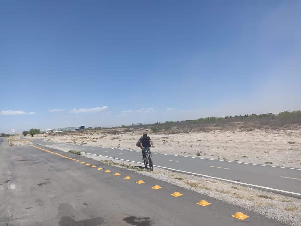 Se le pidió al alcalde rehabilitar esta arteria por donde pasan más de 700 conductores de bicicleta diariamente.