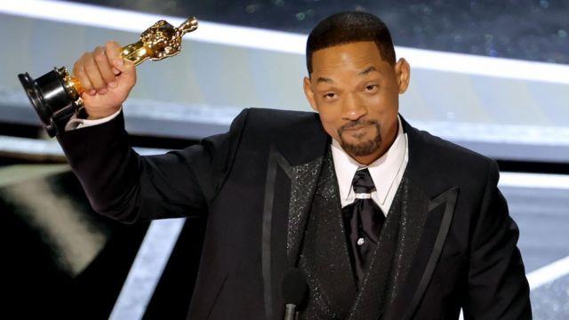 Hermano de Chris Rock reta a Will Smith a subirse al ring con él