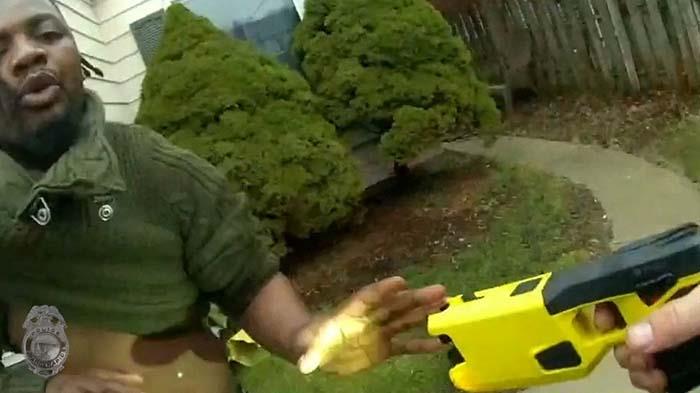 Policía de Michigan asesina a migrante africano con arma en la nuca