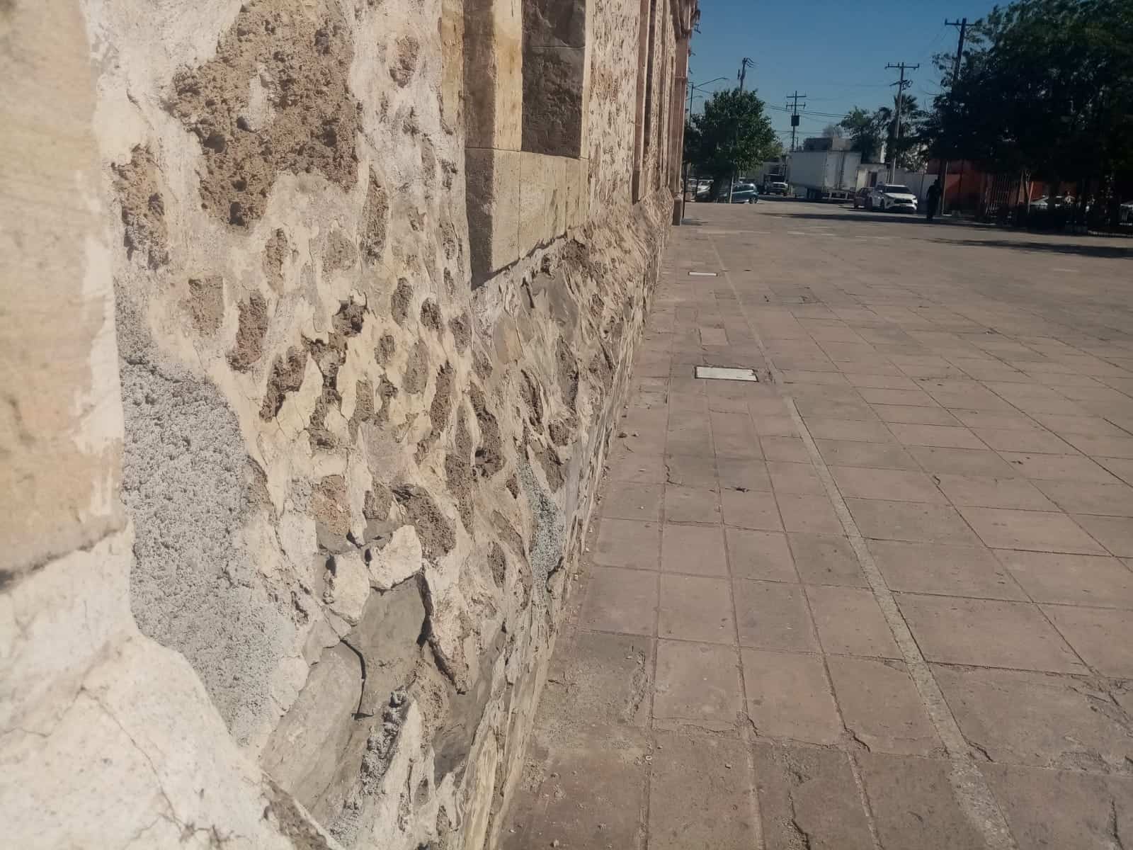 Esta es la parte indebidamente restaurada del Museo Coahuila y Texas, la parte izquierda de la fachada viendo el edificio de frente.