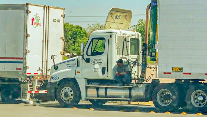 Impacta a choferes revisión exhaustiva en Aduana de Texas