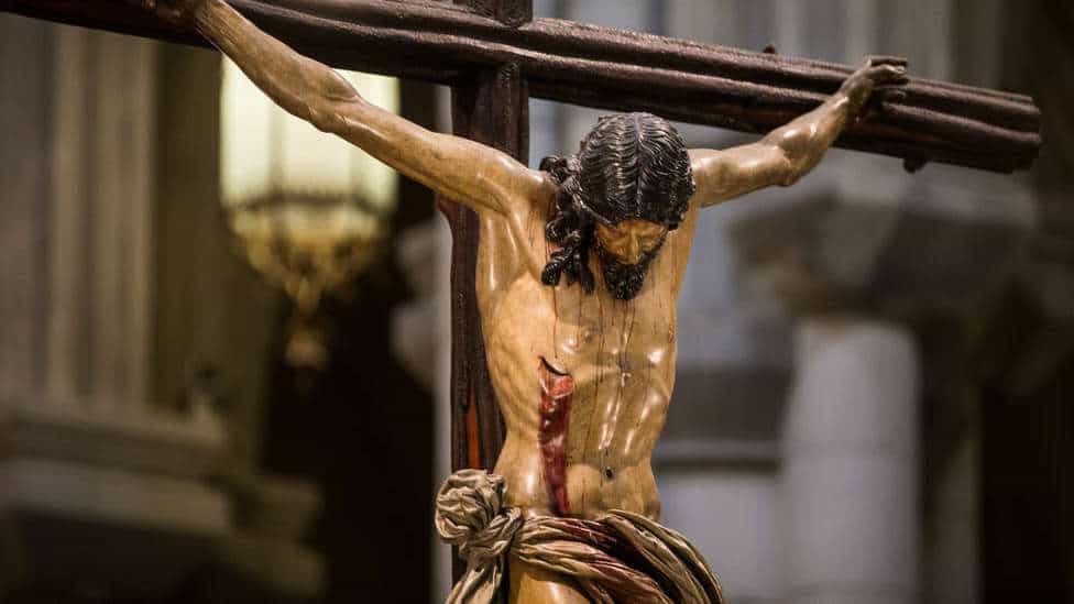 ¿Cómo murió Jesús? Un médico convertido en sacerdote afirma que resolvió el misterio