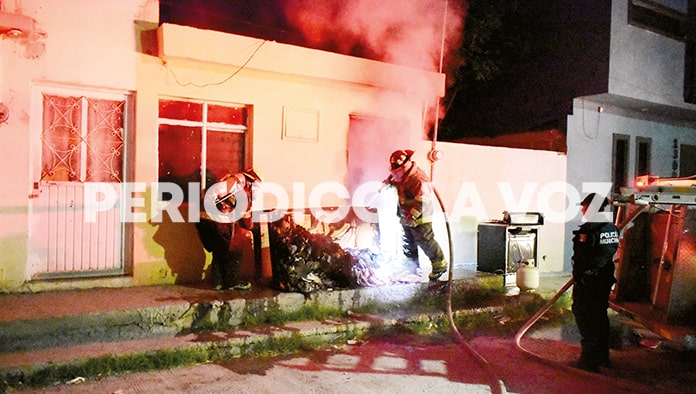 Le prende fuego a casa de su ex