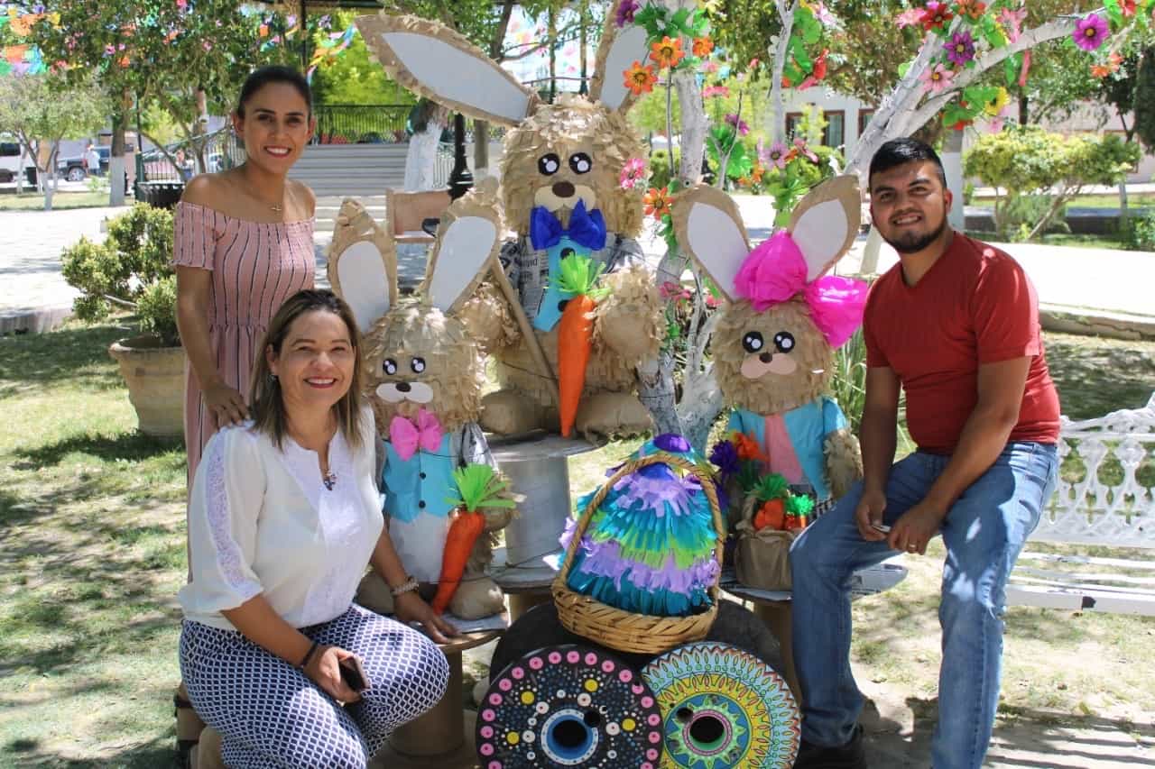 De esta manera reciben a turistas y dan bienvenida a la Pascua.