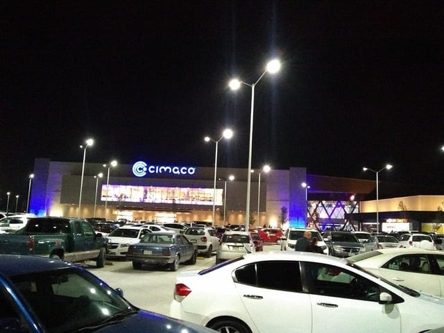 En el estacionamiento del Paseo Monclova podrían llevarse a cabo las retas de rap.