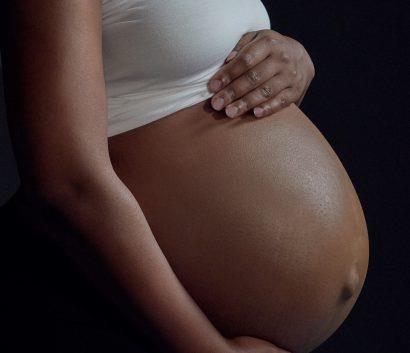 Mujer transgénero embarazó a dos presas en cárcel