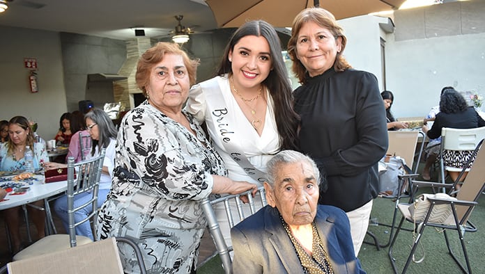 Despide su soltería