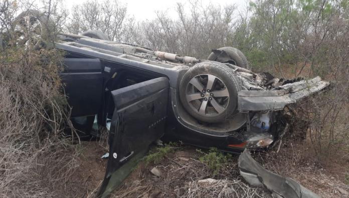 Vuelca familia de Eagle Pass en la Autopista Premier