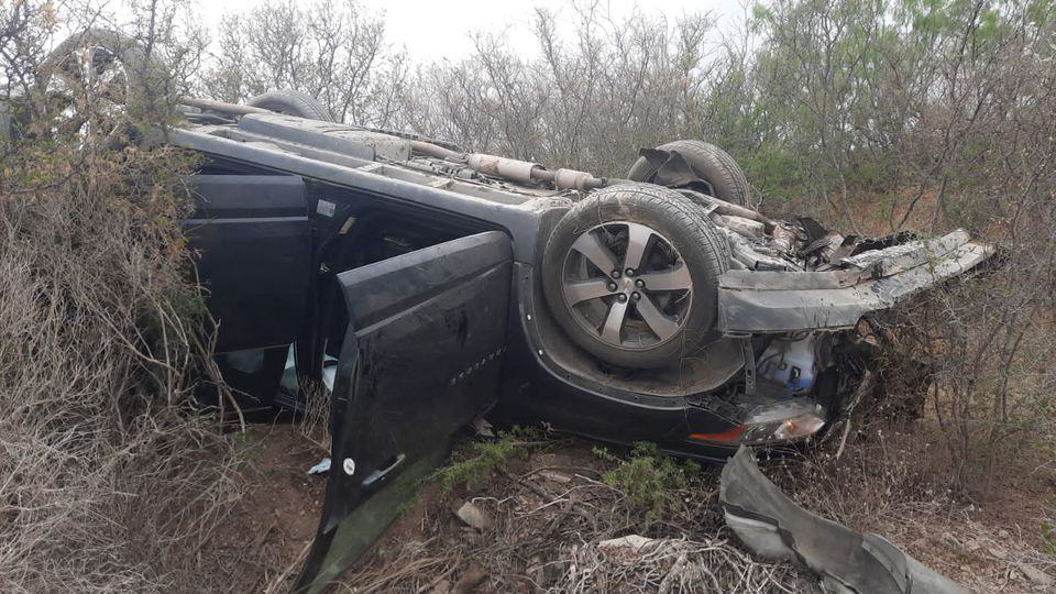Vuelca familia de Eagle Pass en la Autopista Premier