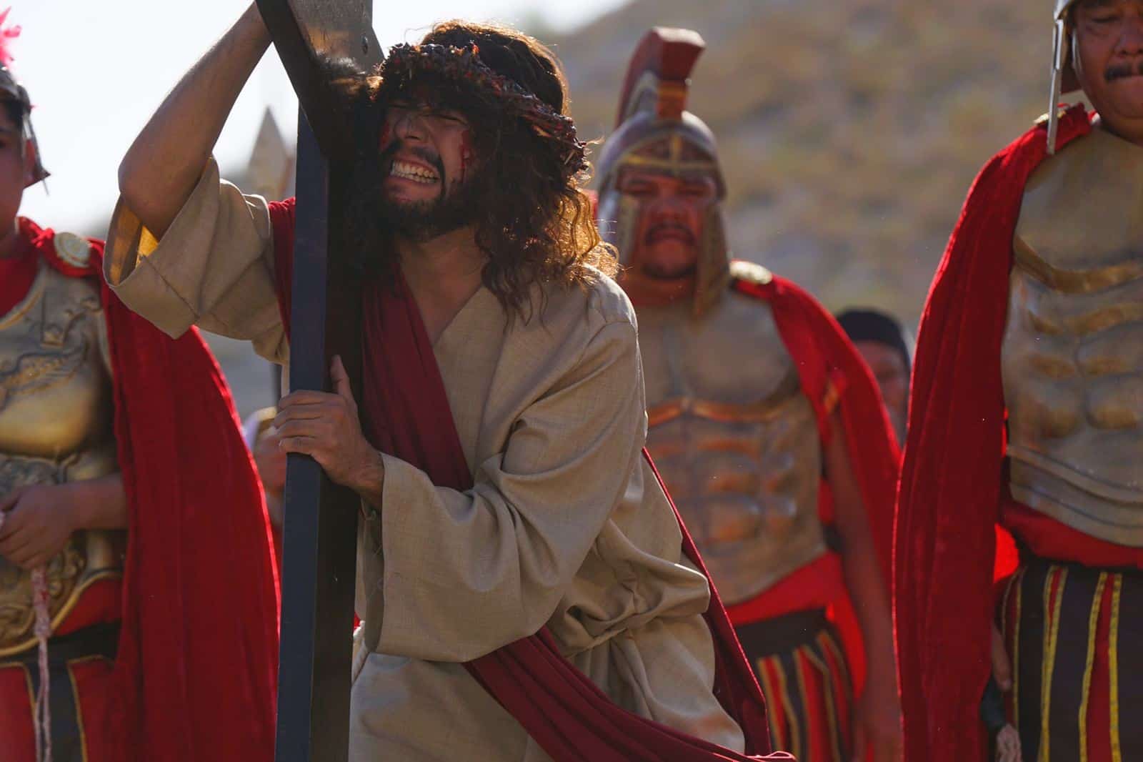 Viven Viacrucis en Cerro de las Noas