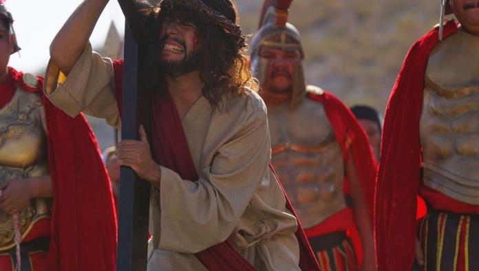 Viven Viacrucis en Cerro de las Noas