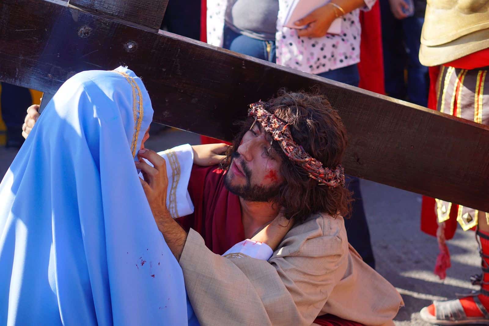Viven Viacrucis en Cerro de las Noas