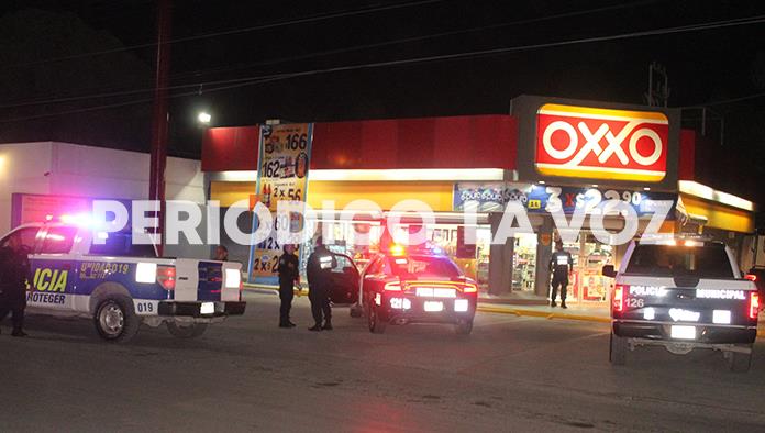 Ponen asaltantes en jaque a Policías