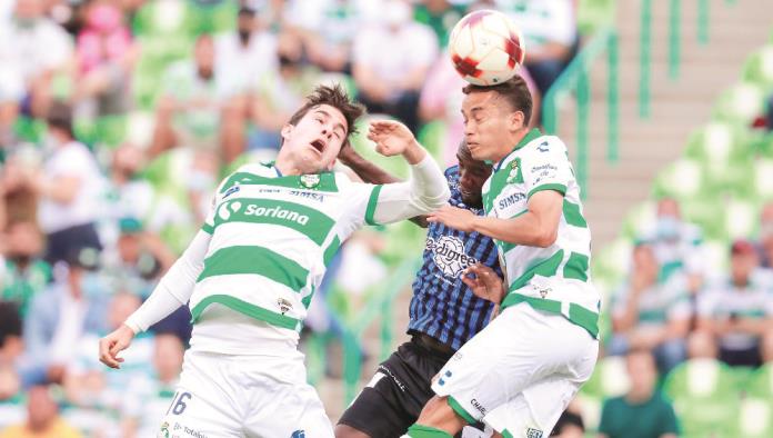 Santos le amarga la noche a Querétaro