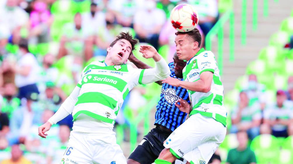 Santos le amarga la noche a Querétaro